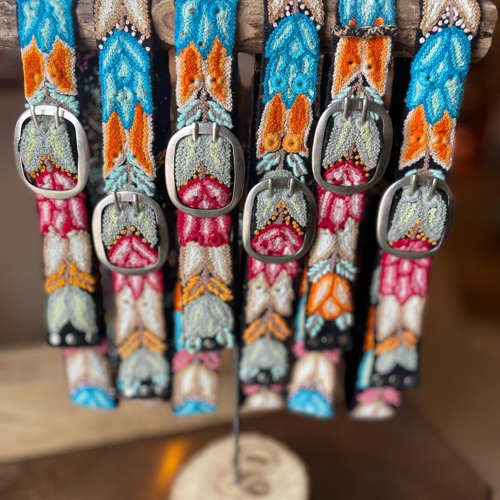 Hand Embroidered Wool Peruvian Belt. - Picture 4 of 5
